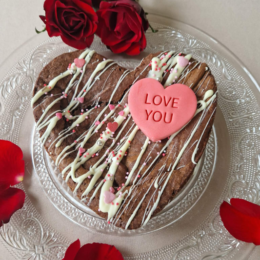VALENTIJN Hart brownie met witte chocola (4 pers)